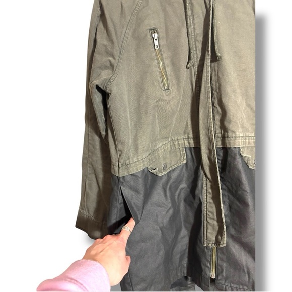 Sun & Shadow Hooded 2 Tone Faux Fur Lined Zip Up Canvas Army Fatigue Jacket - Picture 11 of 16